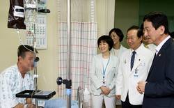 진영 장관 "간병인 없어도 되는 병원 만들겠다"