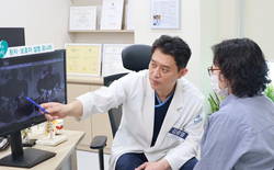 척추관 협착증, 고령이면 수술 못 한다?