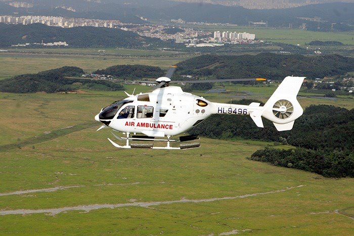 안전성면에서 세계 시장점유율 1위를 차지하고 있는 응급헬기는 탑승인원이 6명으로 주 헬기 2대와 대체헬기 1대 등 모두 3대로 구성되며, 기장과 운항관리사는 대한항공이 채용한다.