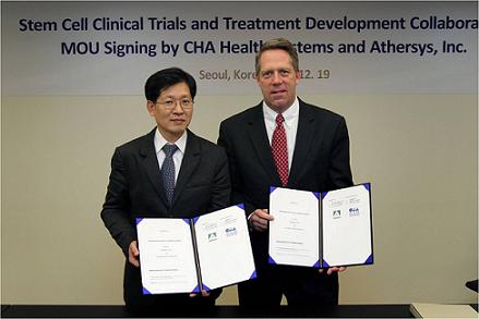 정형민 사장(왼쪽) 애서시스사 보클렌 회장(오른쪽)