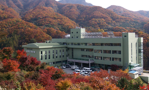 경기도 남양주 축령산자락 한적한곳에 자리 잡은 에덴요양병원.