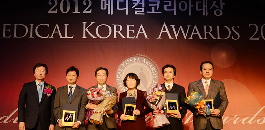 왼쪽에서 세번째 배상철 한양대학교류마티스병원장.