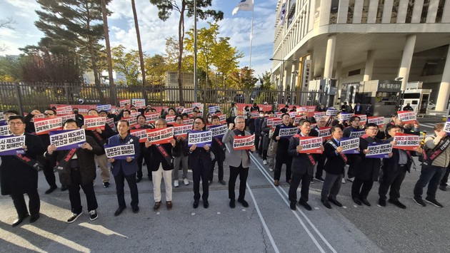 의료계, 정부 독단 '정면 항의'… "검체검사 강제화 중단하라"