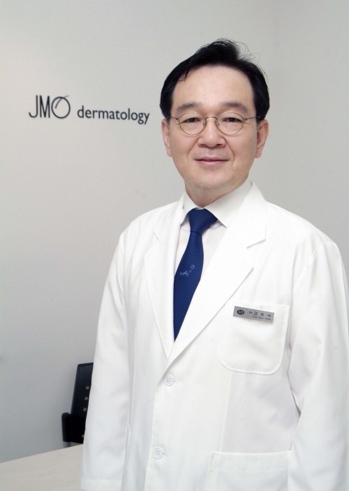 '근육은 테토남, 피부는 에겐남'… 야외활동 많은 남성들 '수염 영구 제모'로 반전 매력