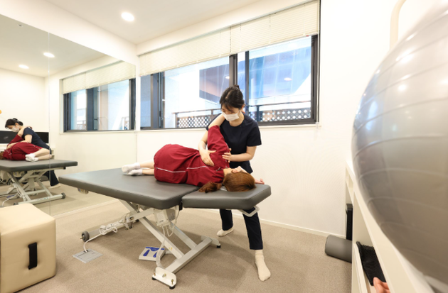 어깨 통증의 두 얼굴, 오십견과 회전근개 파열 어떻게 구분할까