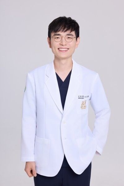 무너진 턱선과 중안부 처짐 고민… 피부층 고려한 올타이트 리프팅 대안 될까