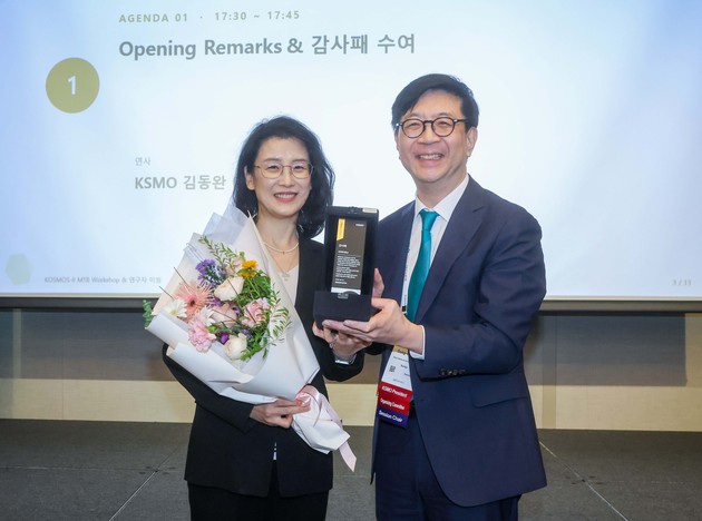 한국로슈, 암 정밀의료 발전 공로로 대한종양내과학회 감사패 수상