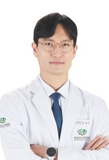 무릎 통증 방치하다 퇴행성관절염 진행 위험