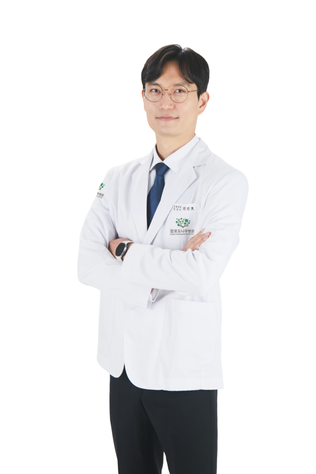 밤마다 어깨 아프고 팔이 잘 안 올라간다면…'오십견' 확인해야